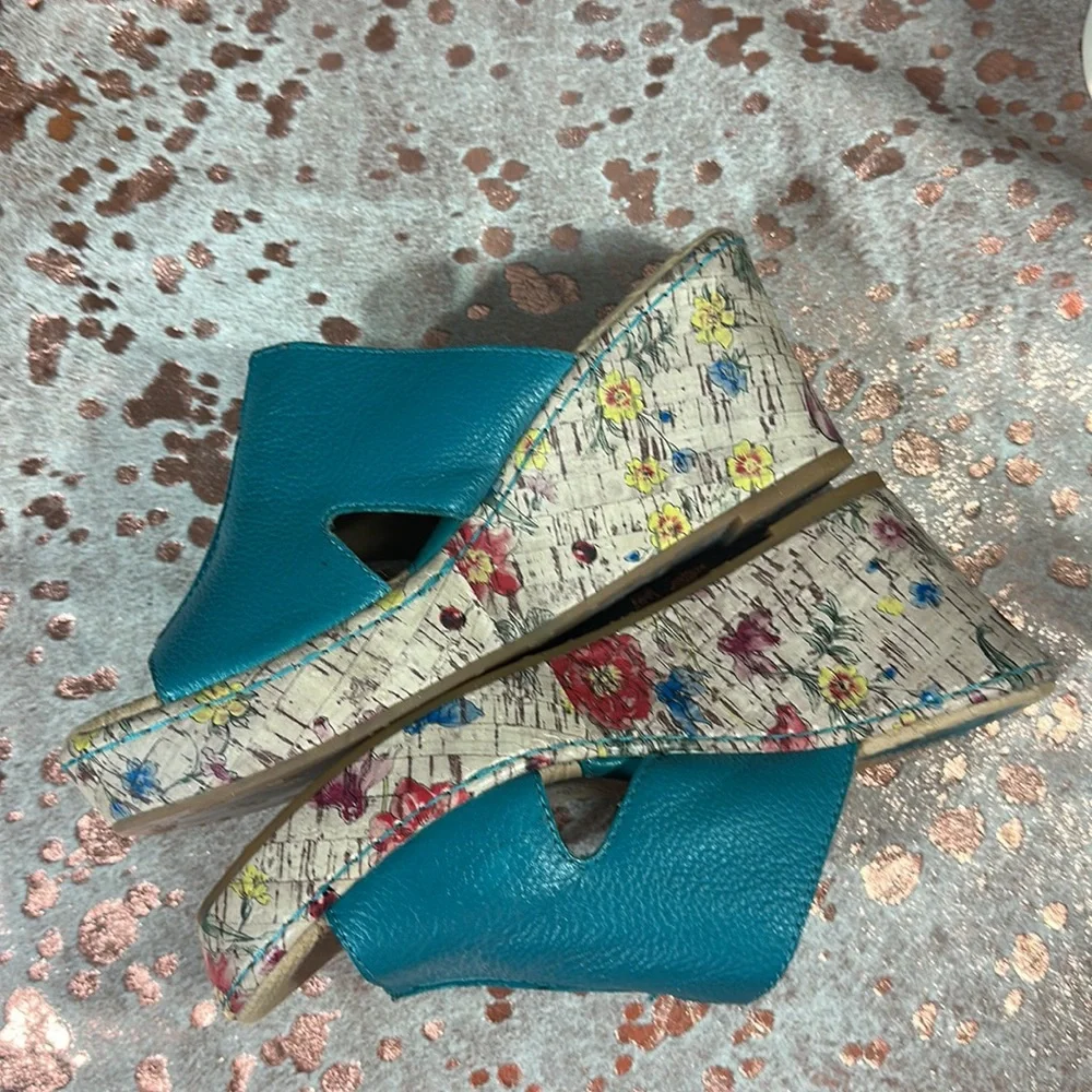 b.o.c. Women's Blue Wedge Sandals - Picture 5 of 6